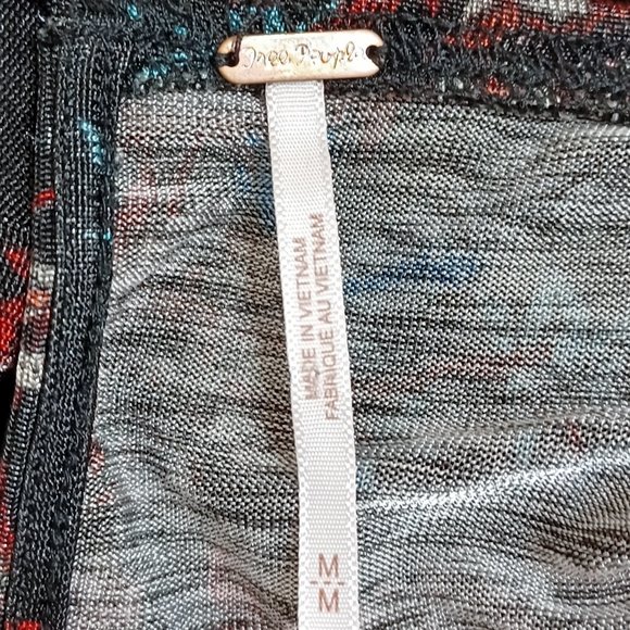 Free People Black Floral Print 3/4 Sleeve Top Ruffle Accent Size Medium - Picture 5 of 5